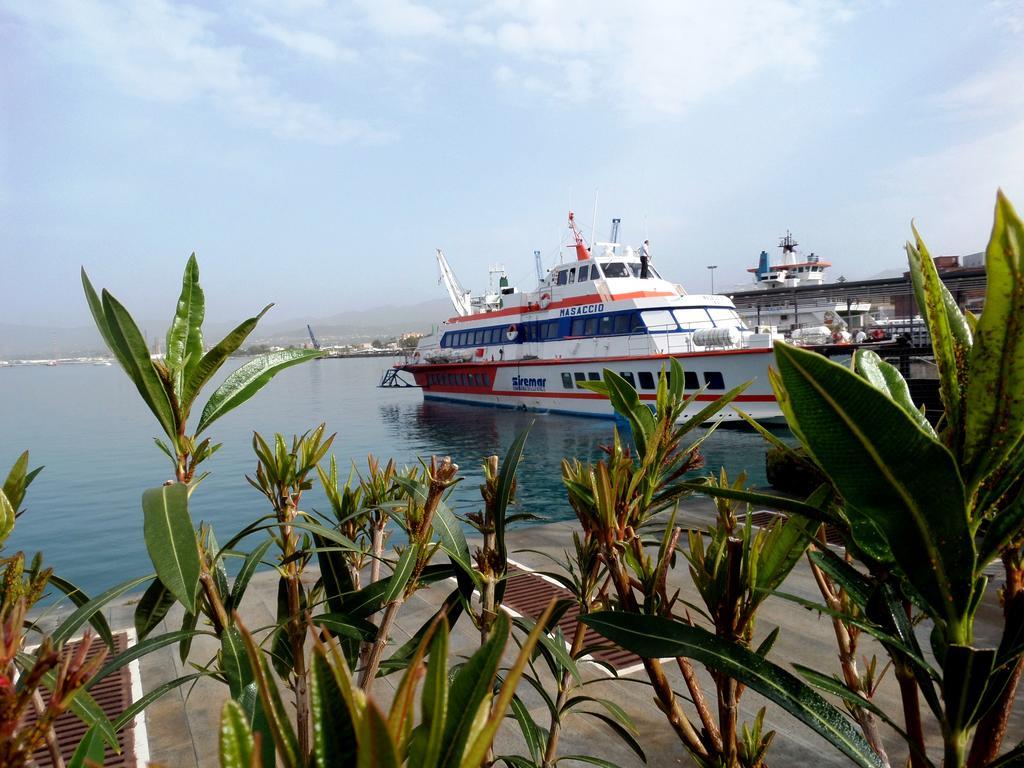 Nerissa Holiday Apartment Milazzo Bagian luar foto